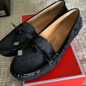 Coach “Frida” Signature pattern loafer